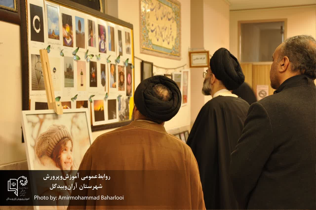 گزارش تصویری از نمایشگاه هنری هنرستان صالحیار؛ جایی برای شکوفایی خلاقیت و هنر دانش‌آموزان